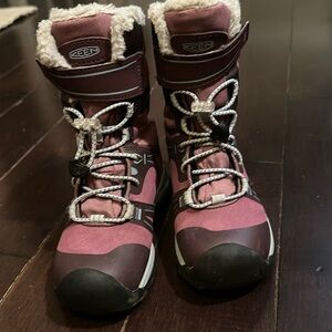 KeenDry WATERPROOF furlined winterboots little kid size9. Really good condition!